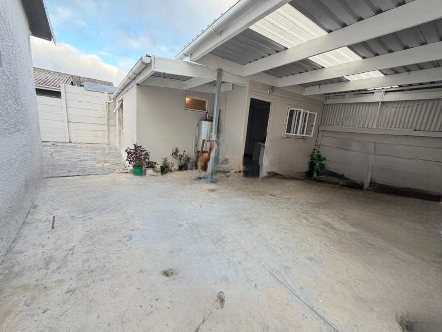 5 Bedroom Property for Sale in Lotus River Western Cape